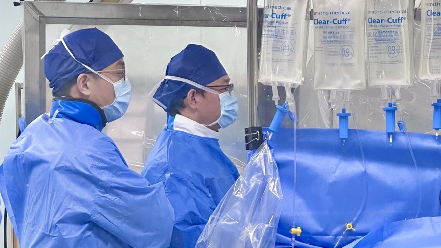 Dr. Gai Yanting performing neurointerventional carotid stent surgery at Shanghai Donglei Brain Hospital