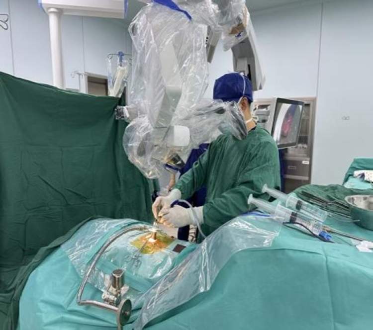 Minimally invasive spinal tumor surgery at Shanghai Donglei Brain Hospital